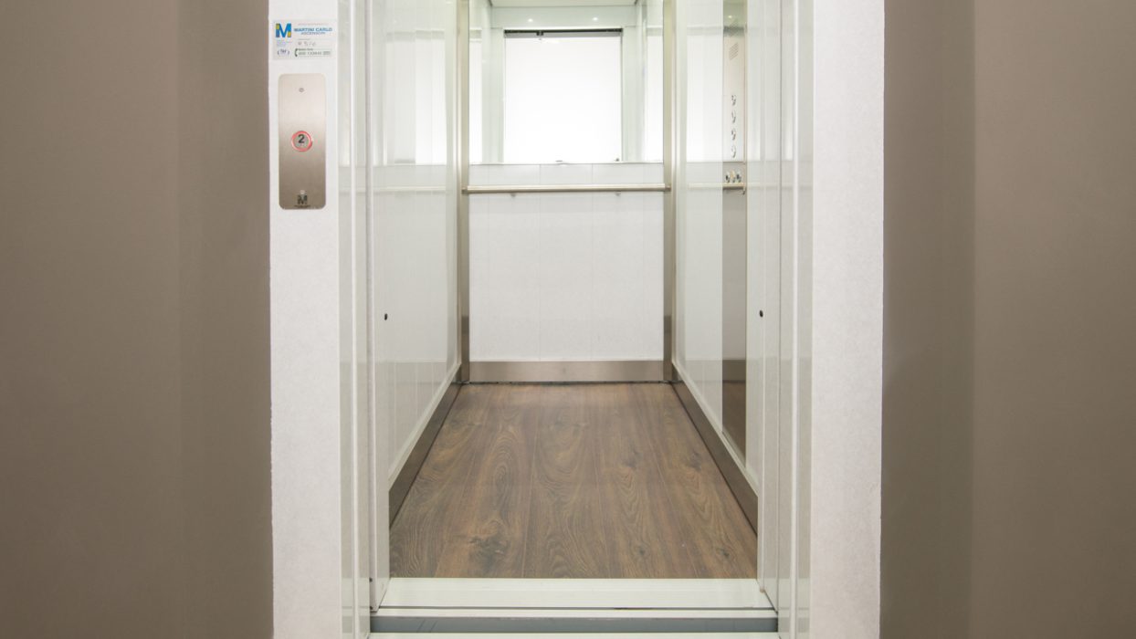 Ascensore oleodinamico interno per condominio